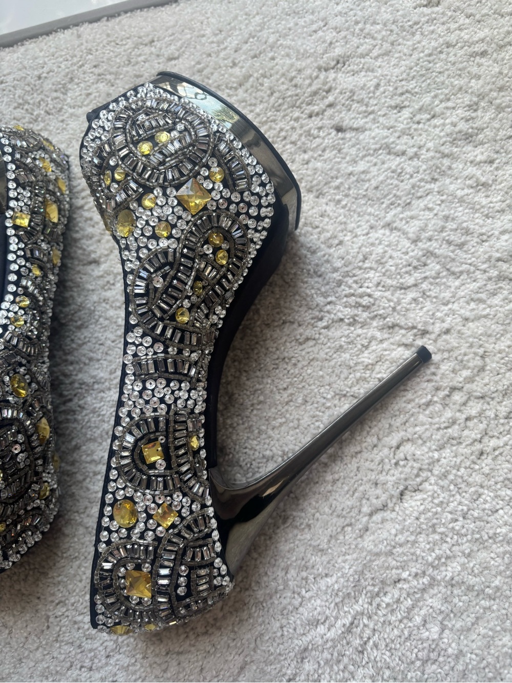 Stunning crystal heels. - Picture 11 of 11